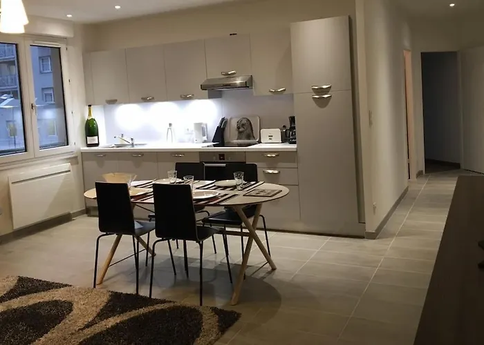 Comfortable, Cozy, Chill, Spacious, Near Cathedral